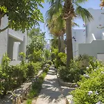 Yaz מלון 2*